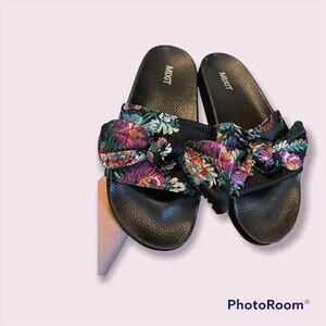 MIXIT FLORAL SLIDE SANDALS SIZE 8